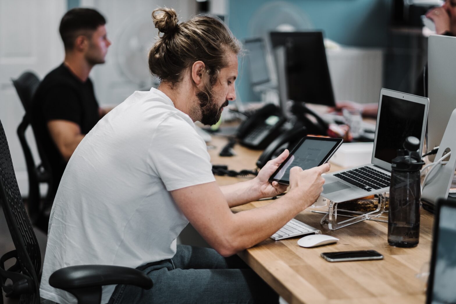 Como a tecnologia ajuda as empresas a construir sistemas eficazes de denúncia de irregularidades